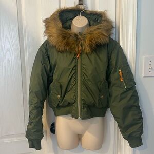 NWOT J Crew Ruched cropped puffer jacket with PrimaLoft®-small